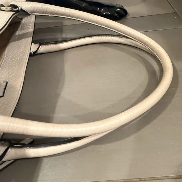 Kate Spade Perri Lane Lynn Tote Ivory Leather
Very Gently Used - Picture 4 of 8